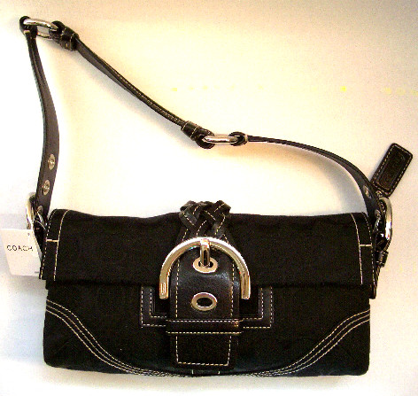 コーチ　ソーホーシグネチャースモールフラップ　6280黒　イグジム価格22,509円（45％オフ）