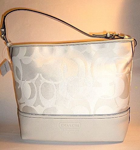 コーチ　オプティックシグネチャーショルダートート　7656白　イグジム価格36,512円　（49％オフ）